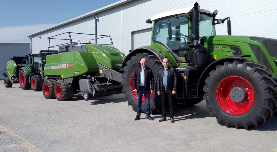 Firma Agravis jest największym w Polsce dealerem maszyn AGCO: Fendt i Valtra. Na zdjęciu Przemysław Grześczyk i Patryk Robakowski z Agravisufot. mat. prasowe Agravis – największy dealer Fendta i Valtry – ma już swoją sieć sprzedaży
