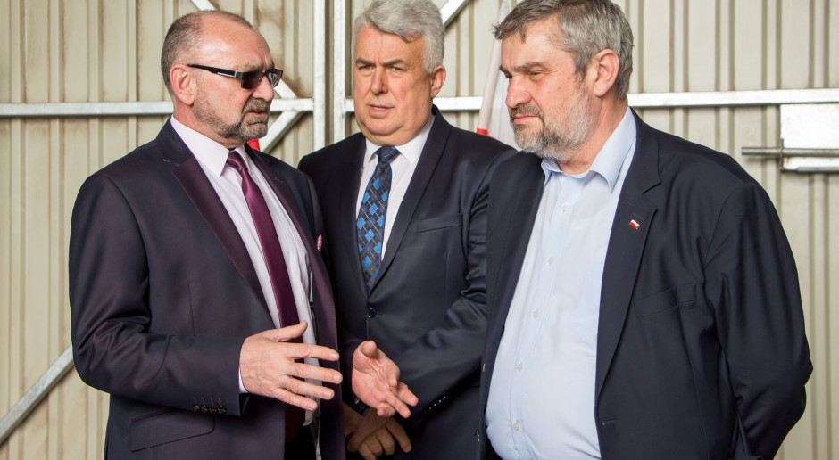Prezes ZZZ Marek Skomorowski pierwszy z lewej; Fot. Zamojskie Zakłady Zbożowe, http://www.zzz.com.pl/ Zamojskie Zakłady Zbożowe tworzą dobre relacje z rolnikami