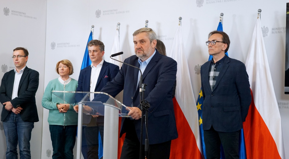 Minister podczas wczorajszej konferencji; fot. MRiRW Ardanowski: Organizacje ekologiczne są zbyt uprzywilejowane