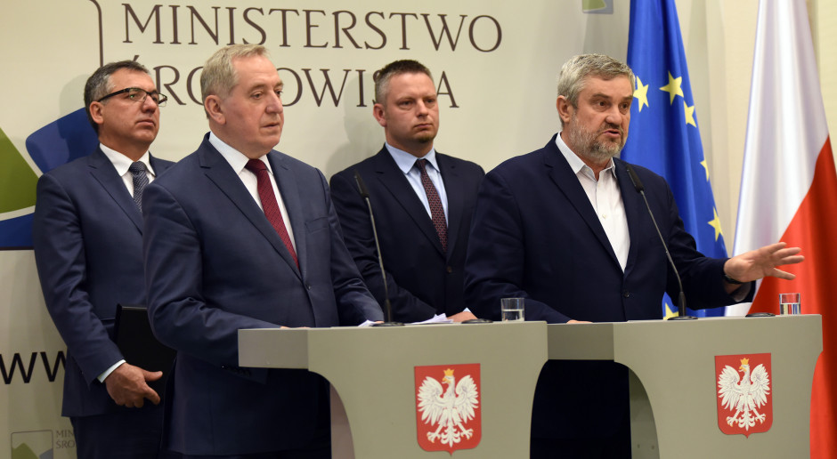 Podczas konferencji, fot. Ministerstwo Środowiska Ministerstwo Środowiska dopłaci do wapnowania, odbioru folii i azbestu