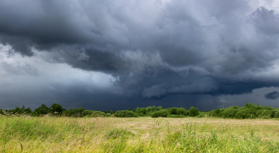 Początek maja ma być chłodny i deszczowy. Prognozy przewidują, że do niedzieli temperatura maksymalna utrzyma się w granicach od 10 do 15 stopni C, fot. Shutterstock IMGW ostrzega: Burze w ośmiu województwach