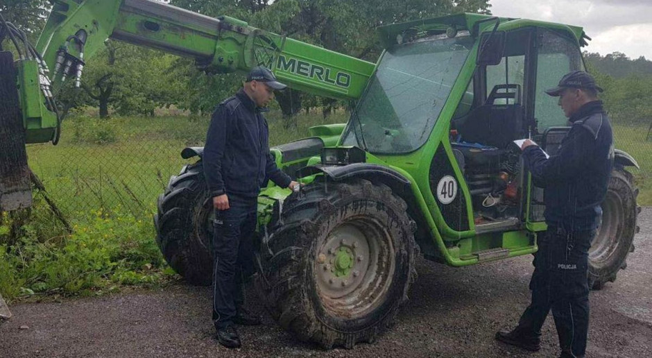 Policjanci jeszcze tego samego dnia odnaleźli skradziona maszynę Foto: Policja Tylko kilka godzin zajęło policjantom odzyskanie skradzionej koparki