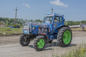 Wariacki wyścig traktorów w Rosji