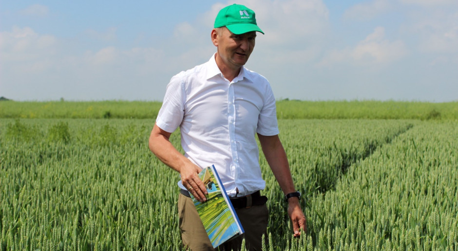 Grzegorz Wieszołek z firmy Nufarm, opiekujący się doświadczeniami założonymi na Śląsku w Kopienicy; Fot. A. Kobus Nufarm prezentuje swoje nowości