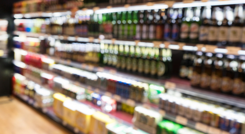 Podwyżka obejmie zarówno wódki, jak też wino i piwo. Fot. Shutterstock Wzrośnie akcyza na alkohol i wyroby tytoniowe