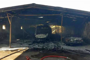 Hala i kilkanaście samochodów spłonęły w zakładach mięsnych pod Wolsztynem