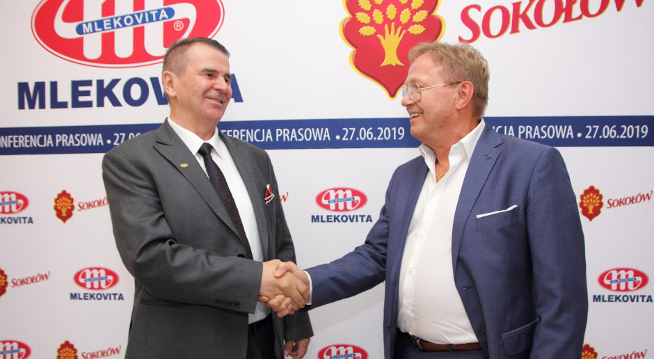 Od lewej: prezes Dariusz Sapiński (Mlekovita) i prezes Bogusław Miszczuk (Sokołów); Fot. materiały prasowe Nowe marki, innowacyjne projekty biznesowe Grupy Mlekovita i Sokołowa S.A.