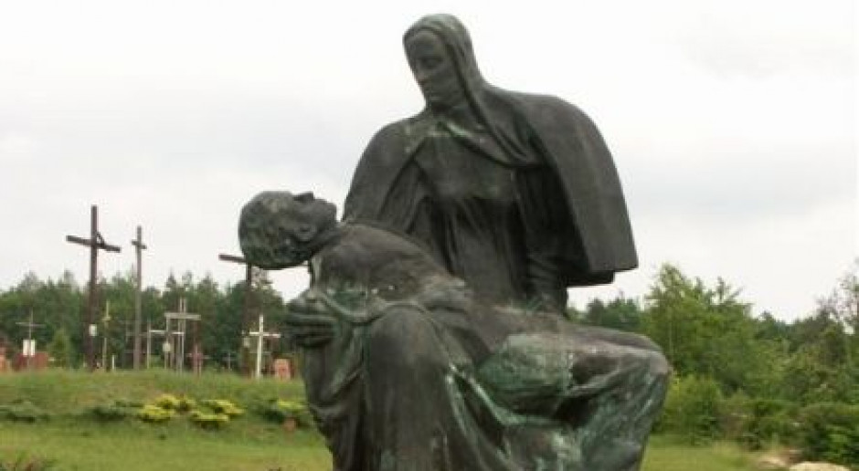 Mauzoleum Martyrologii Wsi Polskich w Michniowie, fot. Muzeum Wsi Kieleckiej Obchody Dnia Walki i Męczeństwa Wsi Polskiej