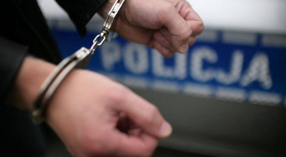 Oszust został tymczasowo aresztowany, fot. Policja Zatrzymano oszusta z Wrocławia wyłudzającego zaliczki na zakup maszyn