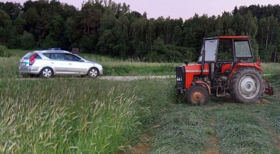 Do wypadku doszło podczas zwożenia ziarna z pola, zdjęcie ilustracyjne: Policja Tragiczne żniwa - dziadek zginął, wnuczek w szpitalu