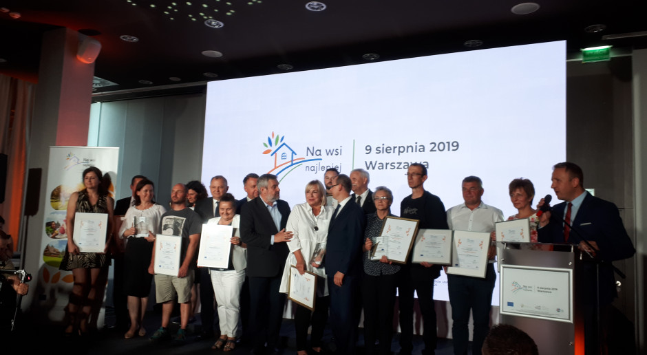Laureaci 2 edycji konkursu "Na wsi najlepiej" Fot. JK Wybrano zwycięzców drugiej edycji konkursu "Na wsi najlepiej"
