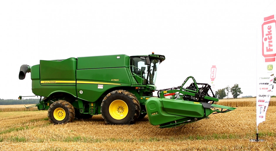 Przekazanie kombajnu John Deere S670i, fot. John Deere Nowy, wydajny kombajn. Kolejne żniwa będą ekspresowe...
