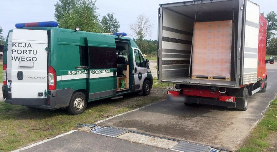 Kierowca otrzymał zakaz dalszej jazdy i mandat za przekroczenie ładowności, Foto: WITD Poznań Ciężarówka z nadmiarem kapusty. Ładowność sześciokrotnie przekroczona