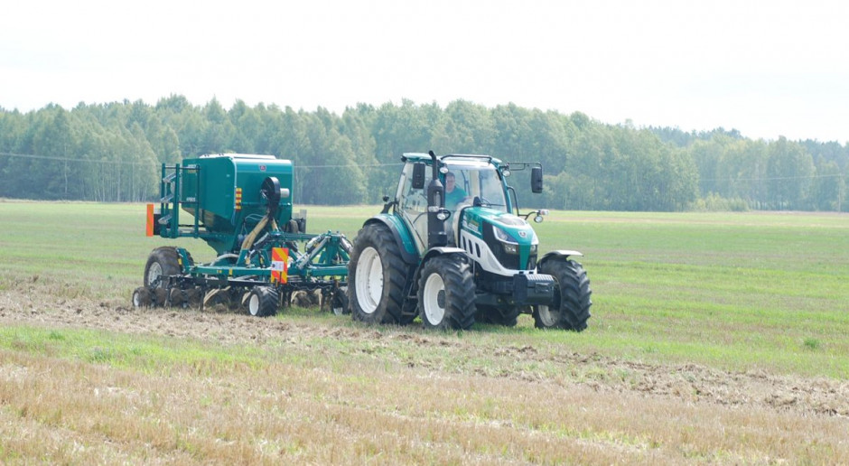 Testowany ciągnik Arbos 5130 z siewnikiem ASF UST Direkta, fot. kh Ciągnik i siewnik Arbos w Teście Farmera
