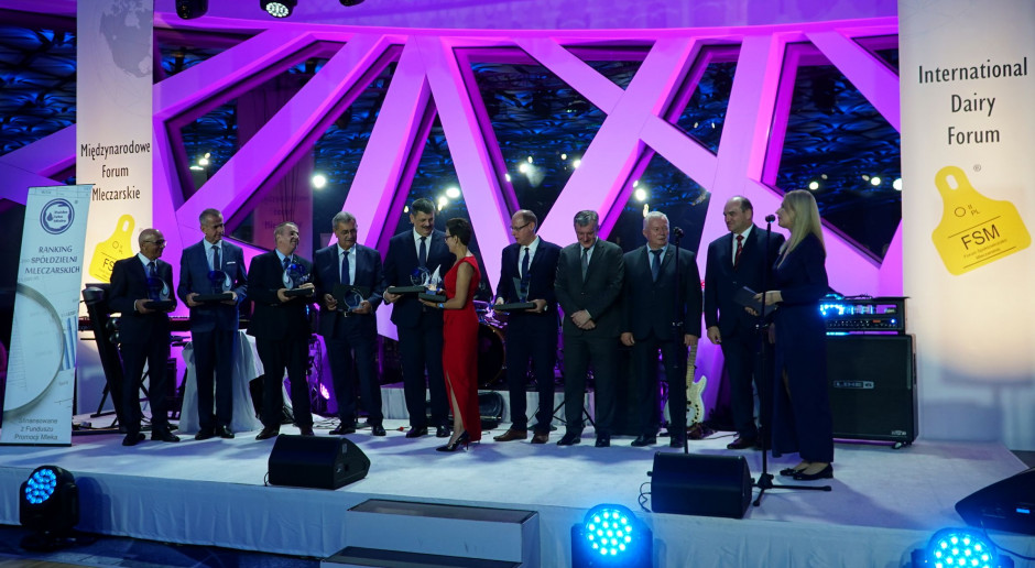 Przyznanie nagród laureatom XIII Rankingu Spółdzielni Mleczarskich fot. I.Dyba Najlepsze spółdzielnie nagrodzone – wyniki XIII Rankingu Spółdzielni Mleczarskich