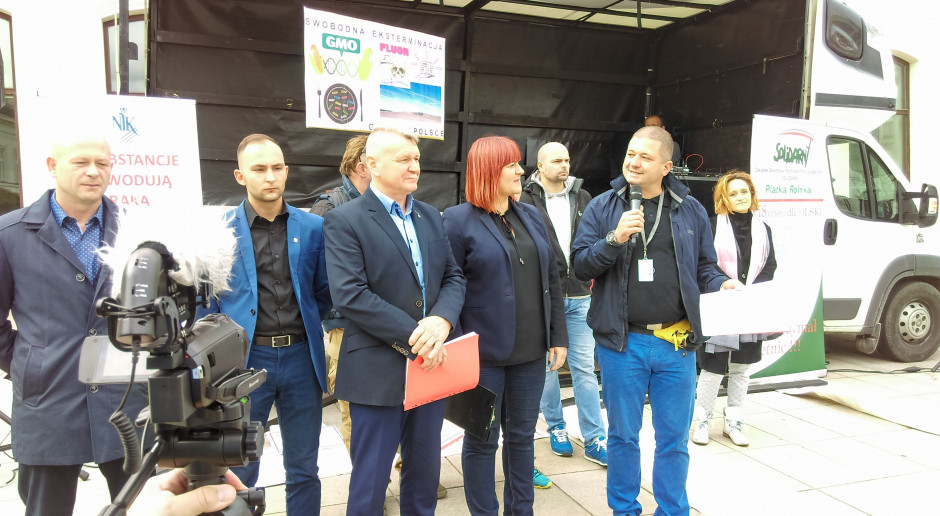 Podczas dzisiejszej pikiety Konfederacji pod Pałacem Prezydenckim; fot.MP Konfederacja ujawniła nagranie z narady kierownictwa ARiMR z ministrem