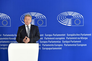 Komisarz UE ds. rolnictwa: Nie wykluczam wykorzystania instrumentów rynkowych w sektorze wieprzowiny