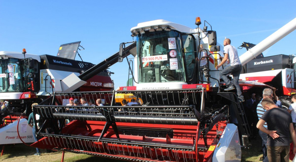 Kombajn Rostselmash Nova cieszył się dużym zainteresowaniem podczas targów Agro Show 2019, fot.kh Bizon w rozliczeniu za nowy kombajn Nova