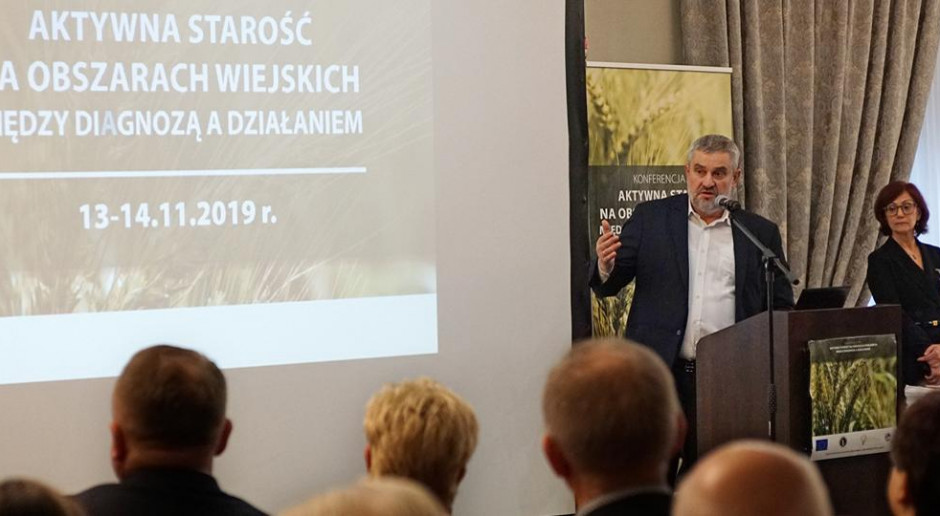Fot. MRiRW Ardanowski: obowiązkiem państwa jest pomoc rodzinom na wsi w opiece nad seniorami
