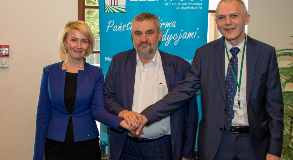 Zarząd Elewarru z ministrem rolnictwa; fot. Elewarr.com.pl Kto kieruje Elewarrem i kto kieruje pojazdami jego zarządu?