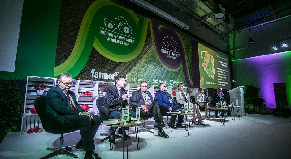 Od lewej: dr hab. Witold Szczepaniak, Wiesław Gryn, Mirosław Szarzyński, dr Ryszard Bandurowski, Ada Poszelężny oraz moderatorzy debaty z redakcji „Farmera” - Katarzyna Szulc i Wojciech Konieczny; Fot. farmer.pl Nauka i praktyka– debata Farmera