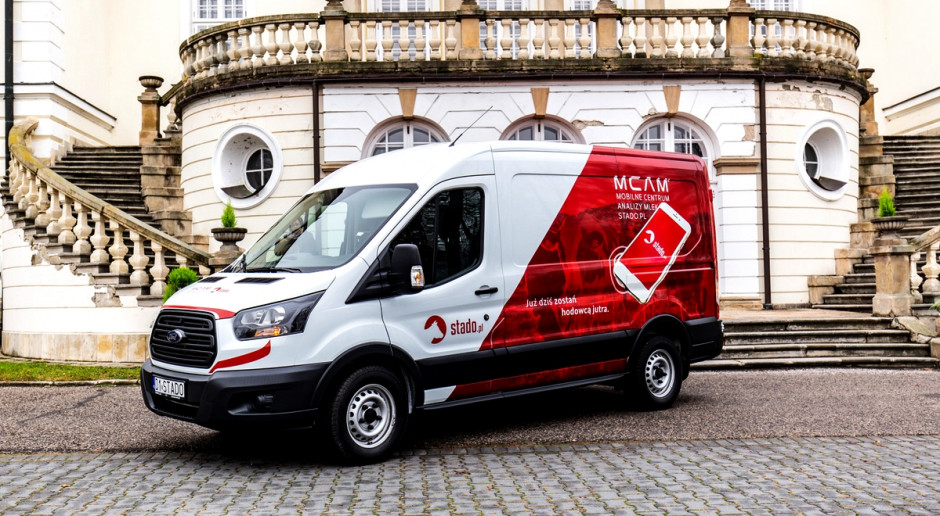 W specjalnie wyposażonym busie rolnik będzie mógł dokonać profesjonalnej analizy mleka, fot. IZ PIB Mleko zbadasz w Mobilnym Centrum Analizy Mleka