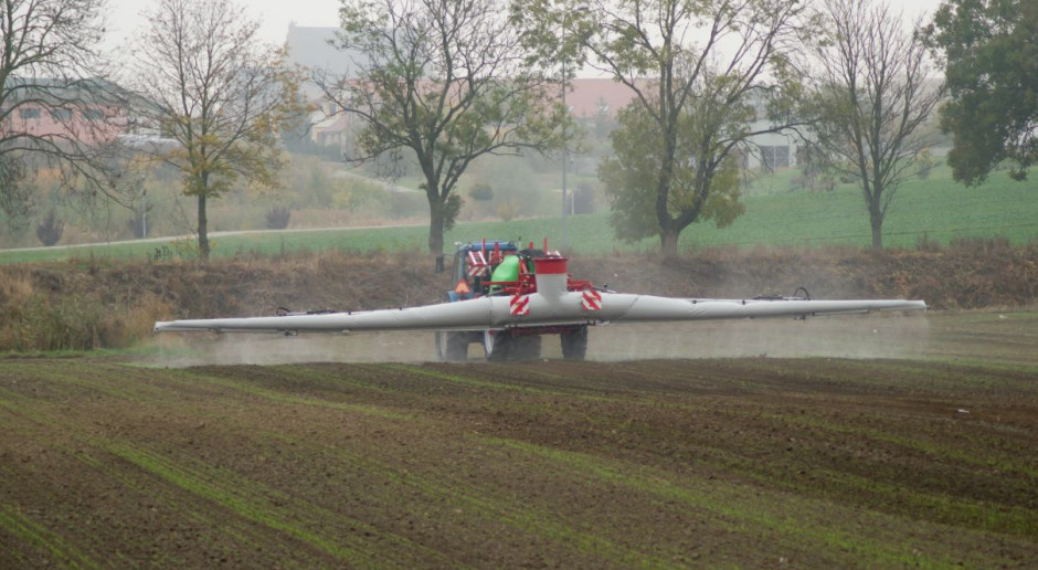 Belka polowa z rękawem powietrznym pozwala na większą niezależność od warunków pogodowych, fot. T.Kuchta Rękaw powietrzny w opryskiwaczu – czy warto?
