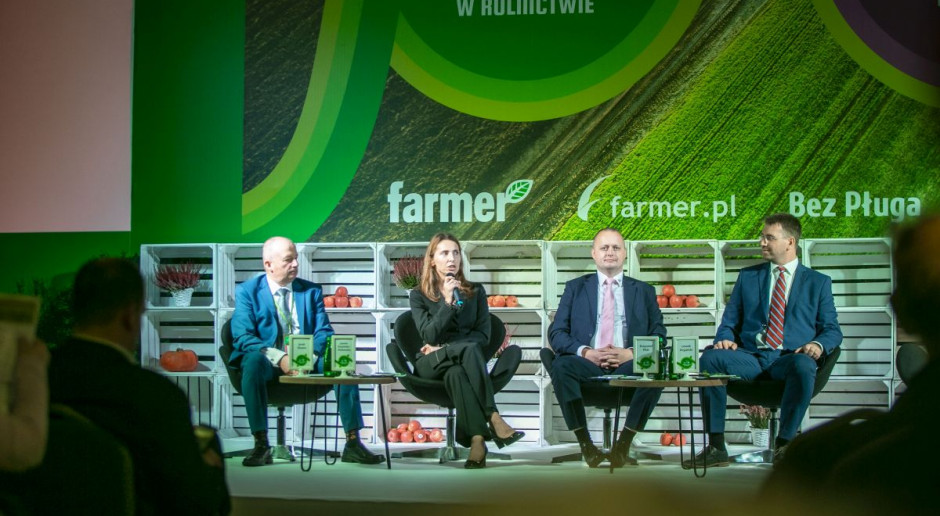 Uczestnicy debaty agrotechnicznej podczas konferencji Farmera (od lewej): Jacek Skwira, dyrektor marketingu strategicznego i zarządzania portfelem produktów Ciech Sarzyna, Joanna Karpińska-Klukowska, ekspert z Departamentu Klientów Małych i Średnich Przedsiębiorstw z PKO Bank Polski, Krzysztof Piłat, kierownik regionu Polska i Kraje Bałtyckie z IGP Polska i Leszek Dryjański, dyrektor Działu Rolnictwa Cyfrowego z Agrii Polska, fot. PTWP Jak na przestrzeni ostatnich 10 lat zmieniały się oczekiwania rolników odnośnie innowacji?
