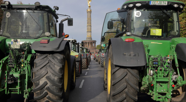 Niemcy:  5 tys. traktorów jedzie na protest do Berlina