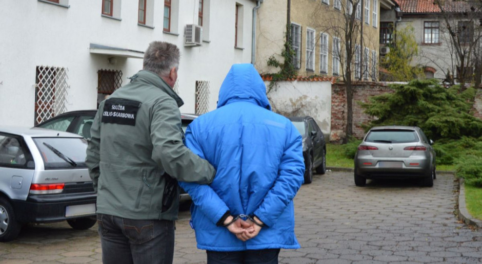 Prezes spółki został tymczasowo aresztowany, Fot. KAS Aresztowany za nielegalny obrót paliwem