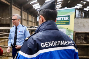 Specjalna jednostka żandarmerii bronić ma francuskich rolników