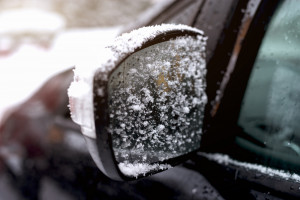 Warmińsko-mazurskie: Pada śnieg, na drogach ślisko