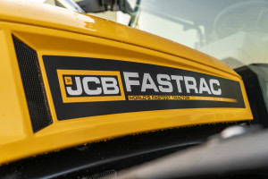 JCB uczciło pobicie rekordu prędkości specjalną edycją ciągników