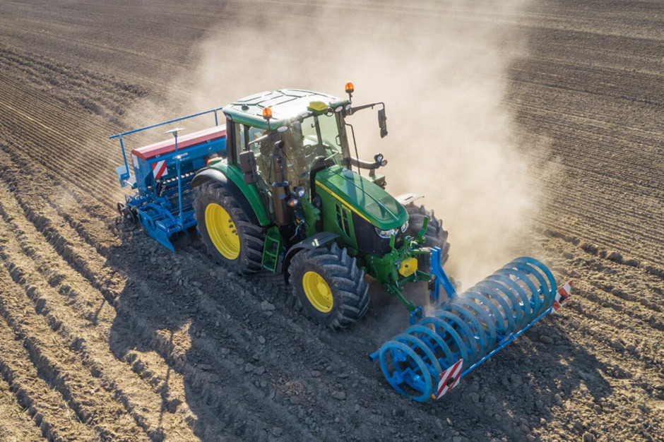 Najlepiej sprzedającym się modelem w 2019 roku okazał się John Deere 6120M. Do nowych klientów trafiło aż 240 takich ciągników, fot. mat. prasowe