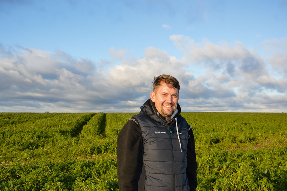 Piotr Radziun pierwsze próby z uprawą bezorkową w gospodarstwie rozpoczął 10 lat temu, głównym powodem takiej decyzji była potrzeba oszczędności czasu oraz obniżenia kosztów uprawy gleby, MW.
