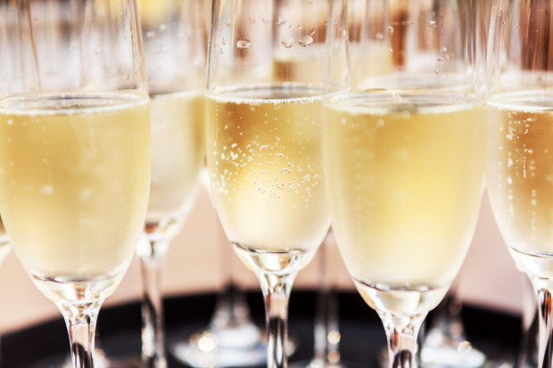 Rosja promuje swój szampan i koniak mimo protestów zagranicznych producentów