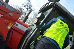 Cofnięty licznik w traktorze – jak uniknąć kłopotów