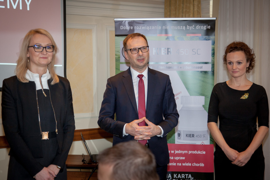 Podczas spotkania poinformowano, że z firmy odchodzi dotychczasowa menedżer ds. komunikacji - Agata Zagórska - Golec (po prawej stronie), a jej miejsce zajmie Anna Pietruszyńska (pierwsza z lewej), fot. Innvigo