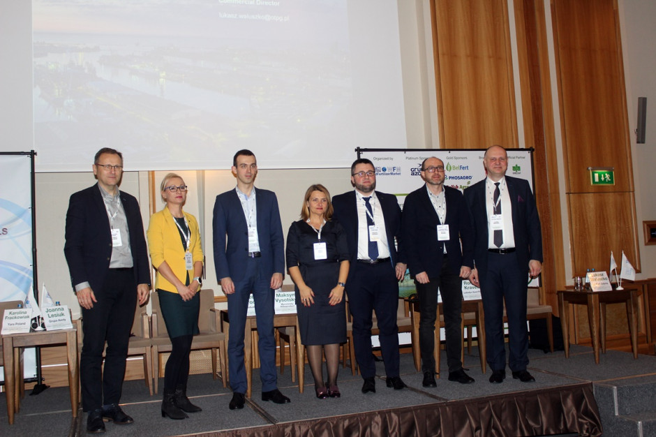 Od lewej: Grzegorz Brodziak (Goodvalley Polska), Karolina Frąckowiak (Yara), Maksym Vysotskyi (Ukraine), Joanna Lesiuk (Grupa Azoty), Wojciech Smolarski (Polish Agro), Roman Kravets (Lebedyn Seed Plant), Łukasz Waluszko (OT Port Gdynia) Fot. A. Kobus