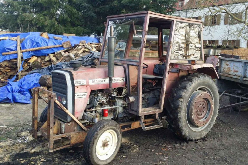 Policja odzyskała skradziony traktor, Foto: Policja