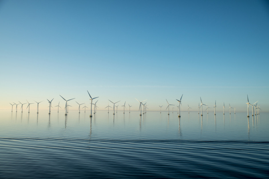 UE:  procedury zatwierdzania farm wiatrowych i innych projektów energii odnawialnych mają zostać przyspieszone; Fot. Shutterstock