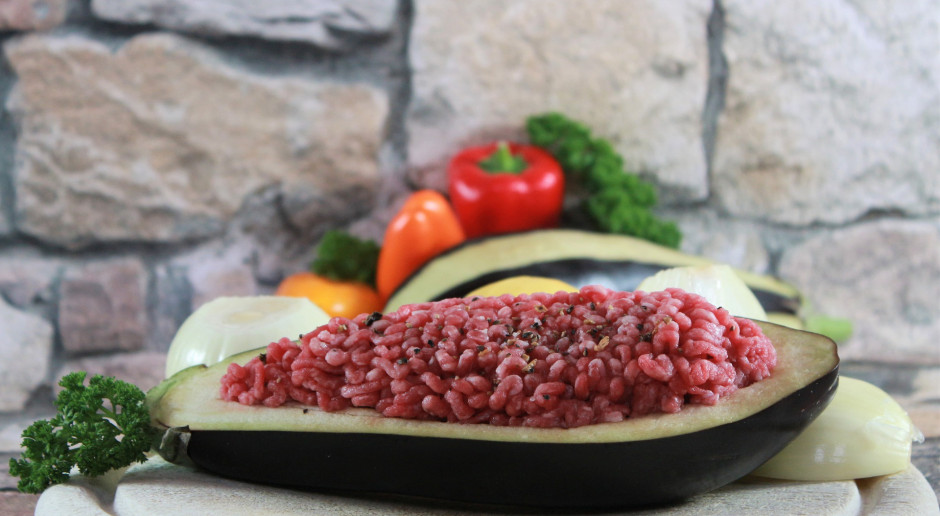 Alternatywne produkty mięsne mogą naśladować soczystego, wykrwawiającego się burgera lub symulować chrupiący bekon, ale często opierają się np. na białku sojowym. Jednak amerykańskiej firmie Bay Area udało się wyprodukować białko z dwutlenku węgla. Foto. Andy M., Pixabay "Mięso" z dwutlenku węgla? Czy tak ma wyglądać przyszłość przemysłu mięsnego