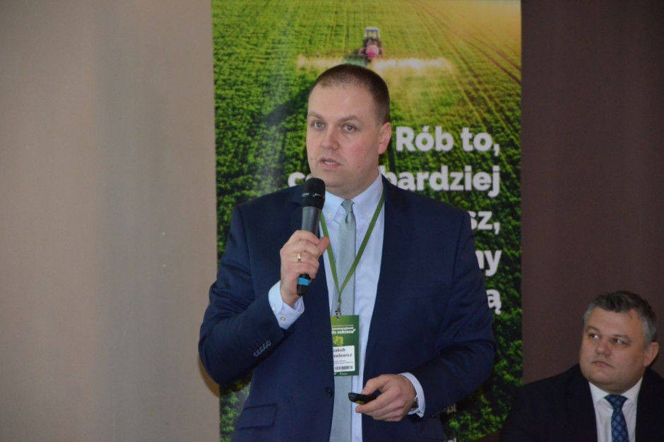 Jakub Danielewicz z IOR-PIB podczas wystąpienia w Starych Jabłonkach, fot. M. Tyszka