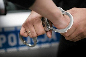 Policjanci odzyskali ciągnik z przyczepą, złodziej w areszcie