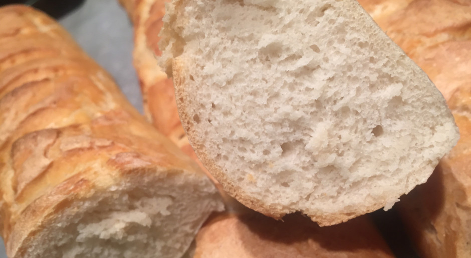 Nie wychodząc z domu, można mieć codziennie świeże i smaczne pieczywo (Fot. AKam) Jak szybko upiec smaczne bułki?