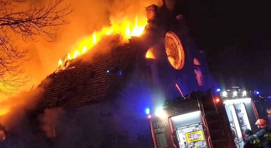 Spichlerz w Drogoszach spłonął doszczętnie, Fot. OSP Drogosze Spłonął zabytkowy spichlerz w Drogoszach