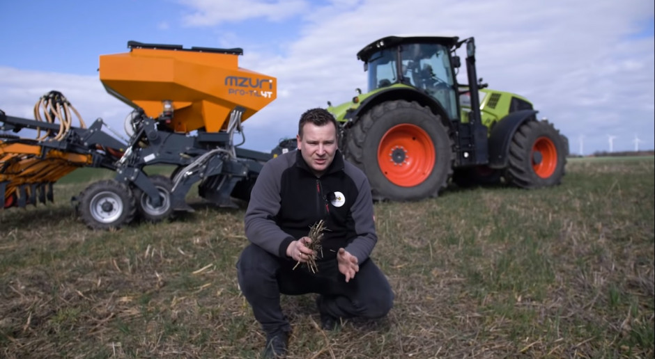 Znany twórca internetowy, Grzegorz Bardowski, zdecydował się na siew jęczmienia browarnego w technologii strip-till. fot. YouTube, Bardowscy Bardowski sieje jęczmień browarny w technologii strip-till