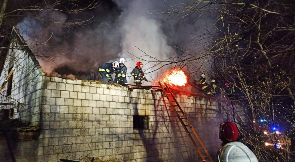 Straty w pożarze oszacowano na ponad 20 tysięcy złotych, Fot. OSP Skaryszew Na Mazowszu płonęła obora, krowy uratowane