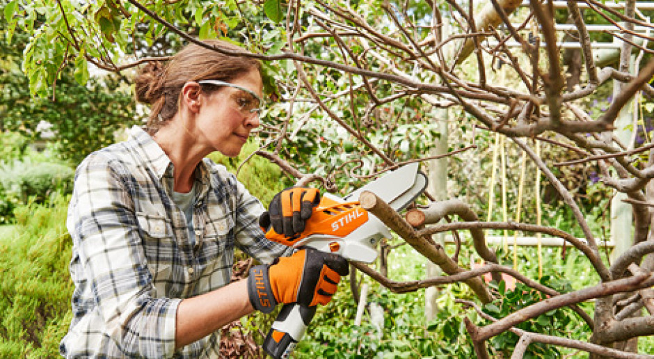 Stihl poszerzył swoją gamę urządzeń zasilanych akumulatorowo o przecinarkę GTA 26 Stihl: łańcuchowa przecinarka akumulatorowa