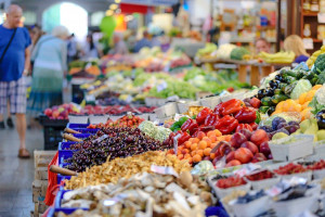 Warszawa: Niemal 3 tony warzyw i owoców zebrano podczas zbiórki na stołecznych targowiskach